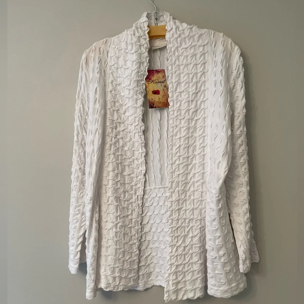 Very textured lightweight jacket. - Picture 2 of 3